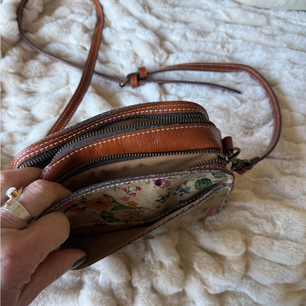 Patricia Nash Floral Tan and Brown Women's Bag - Picture 4 of 5